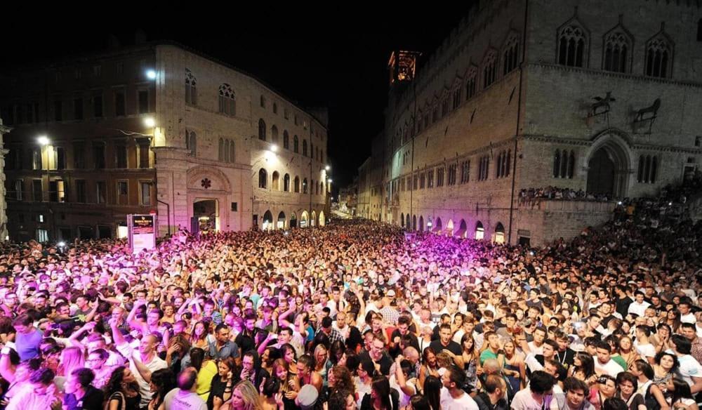 Ampio E Luminoso Monolocale Appartement Perugia Buitenkant foto